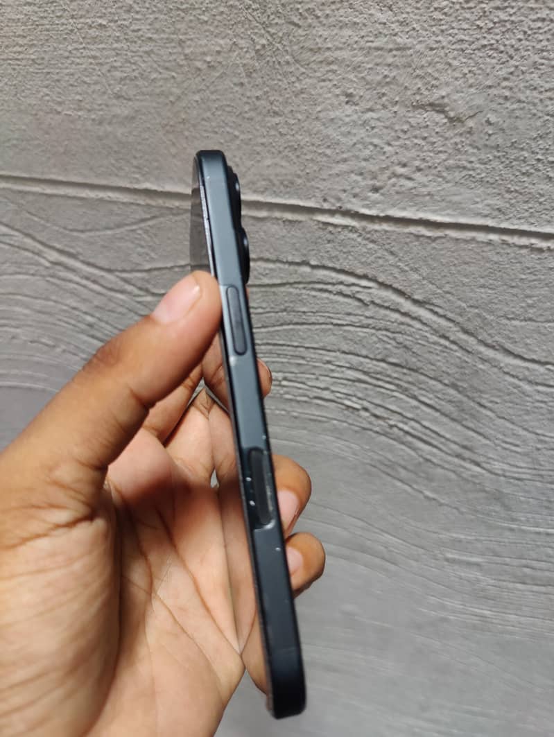 Apple iPhone 16 3