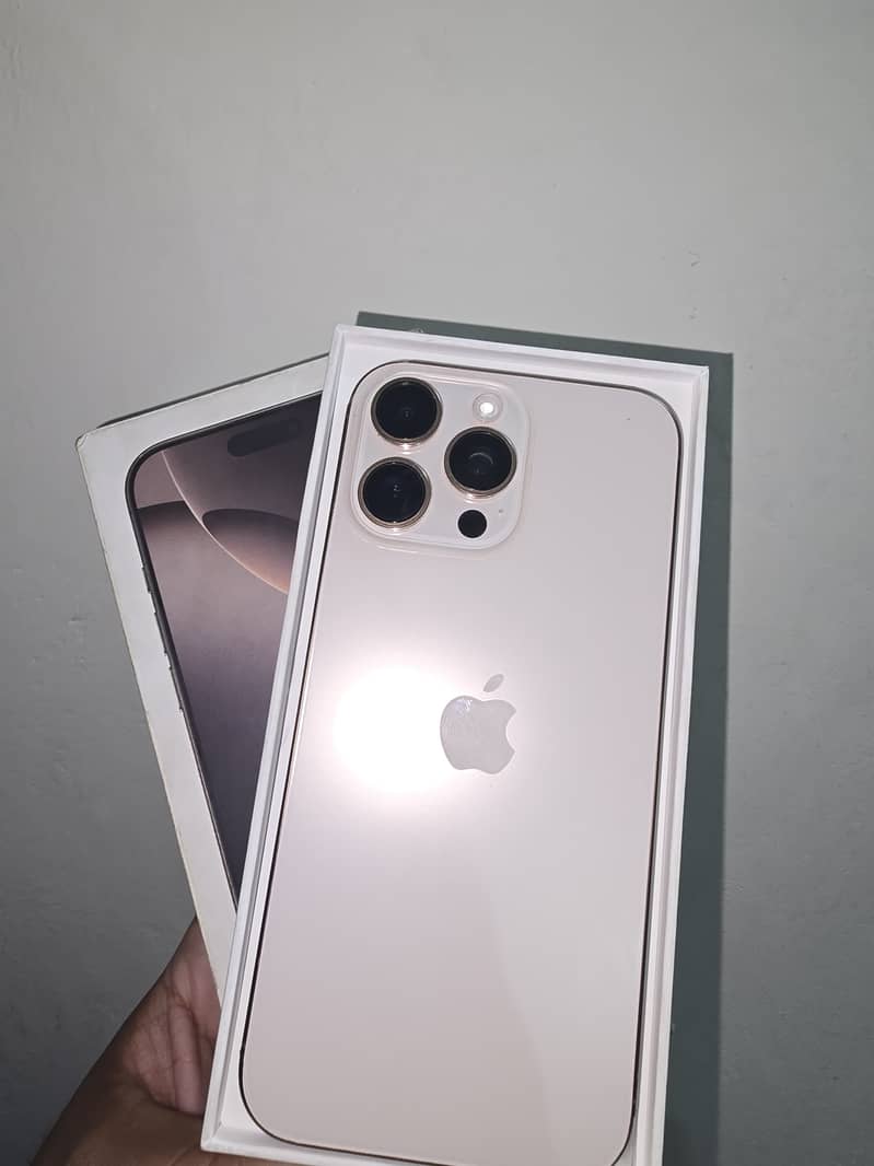 Apple iPhone 16 Pro Max 0