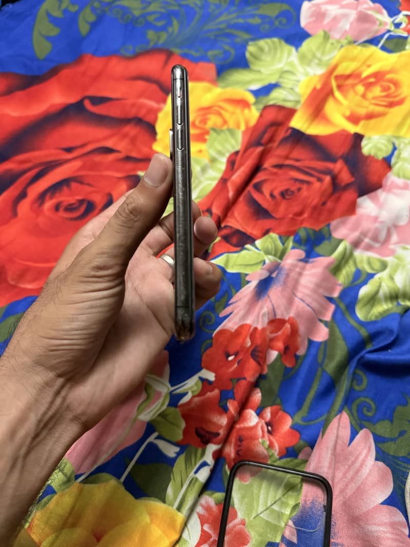Apple iPhone X 4