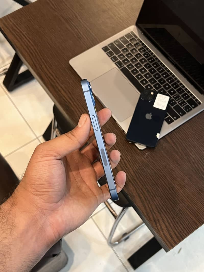 Apple iPhone 13 2