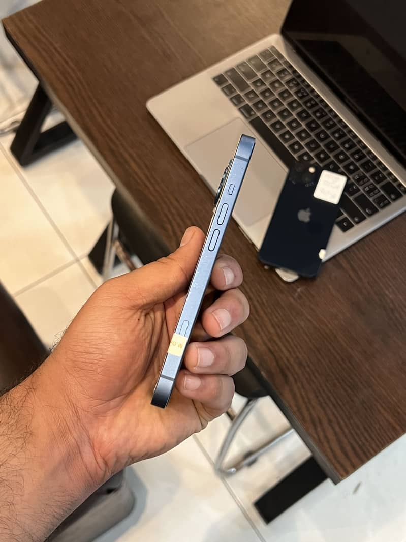 Apple iPhone 13 4