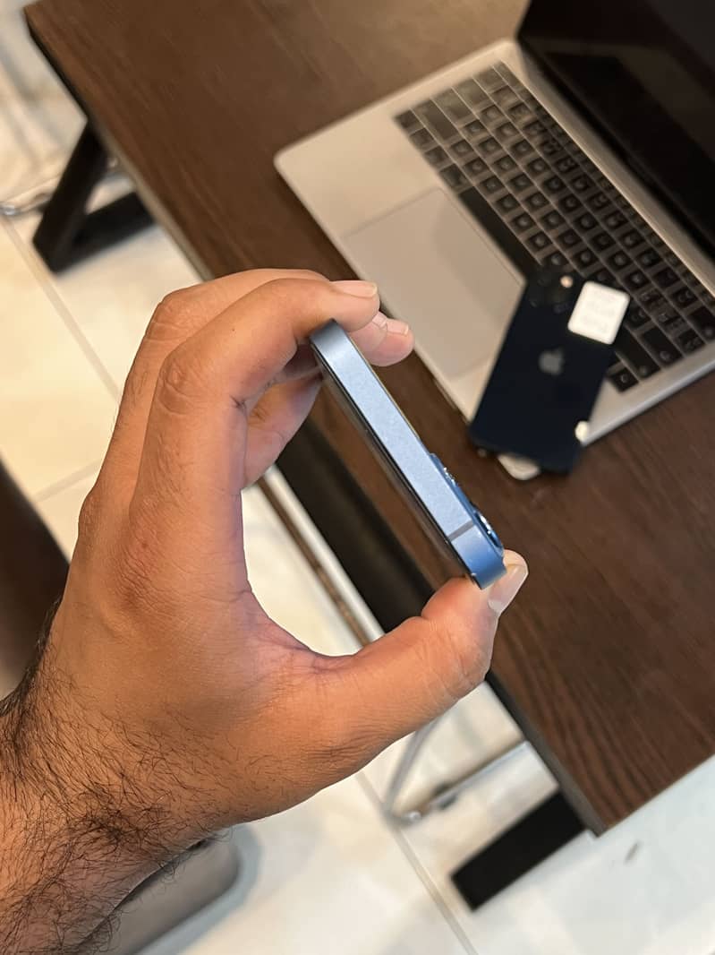 Apple iPhone 13 5