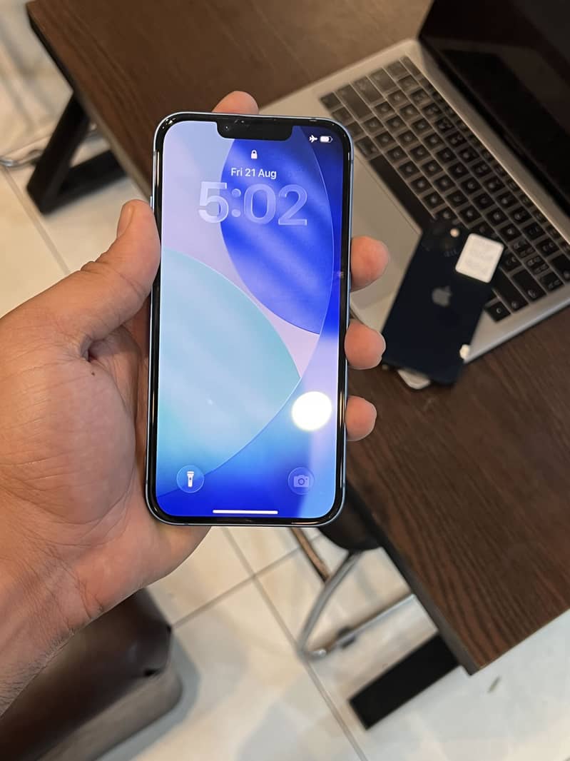 Apple iPhone 13 7