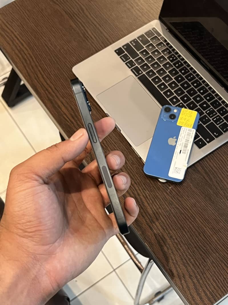 Apple iPhone 13 10