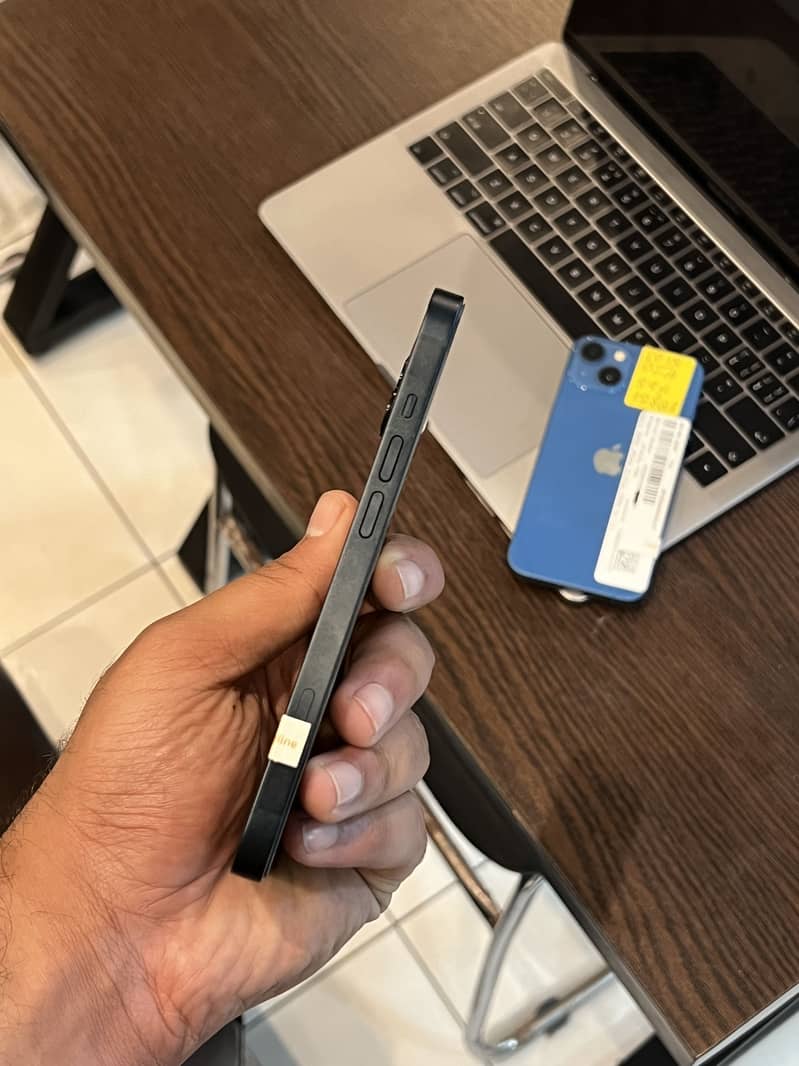 Apple iPhone 13 11