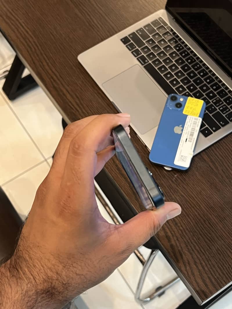 Apple iPhone 13 13