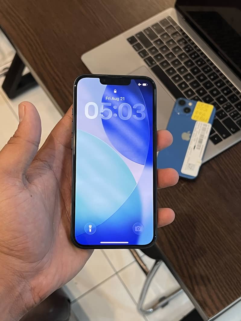 Apple iPhone 13 15