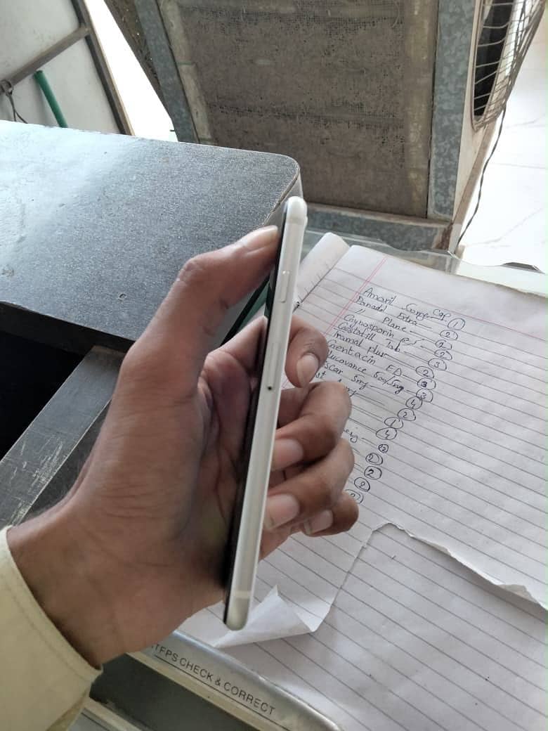 Apple iPhone SE 3