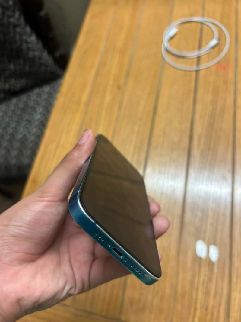 Apple iPhone 13 4