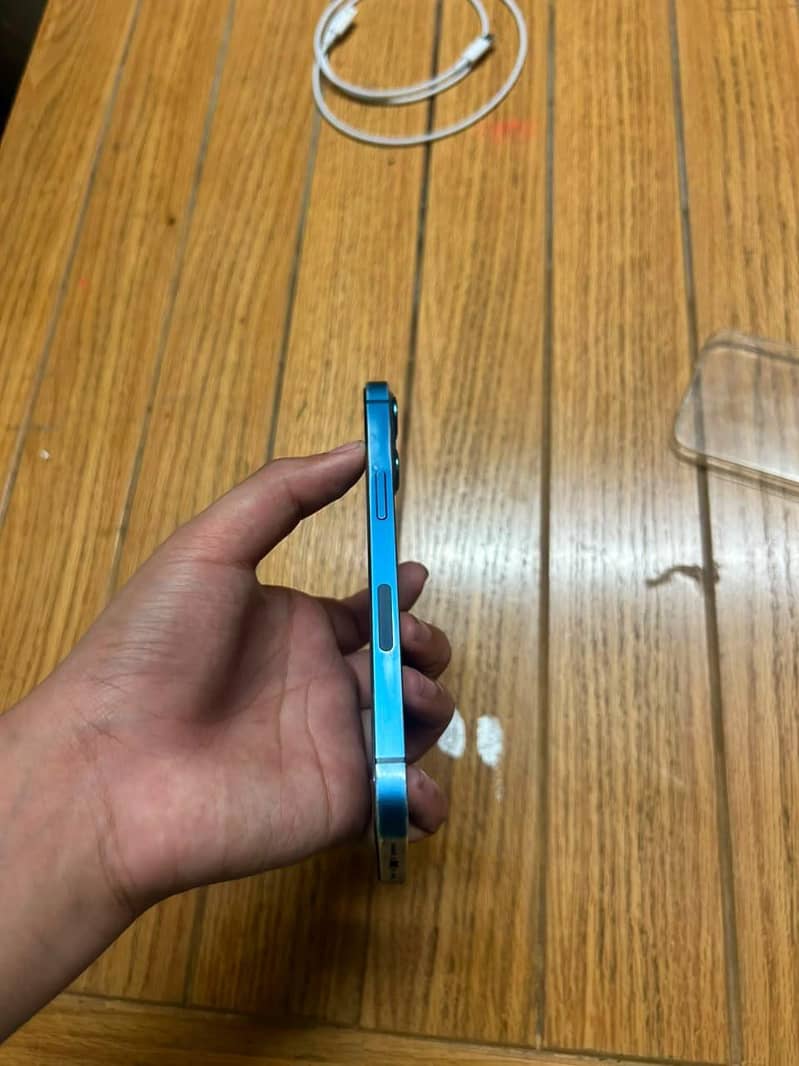 Apple iPhone 13 7
