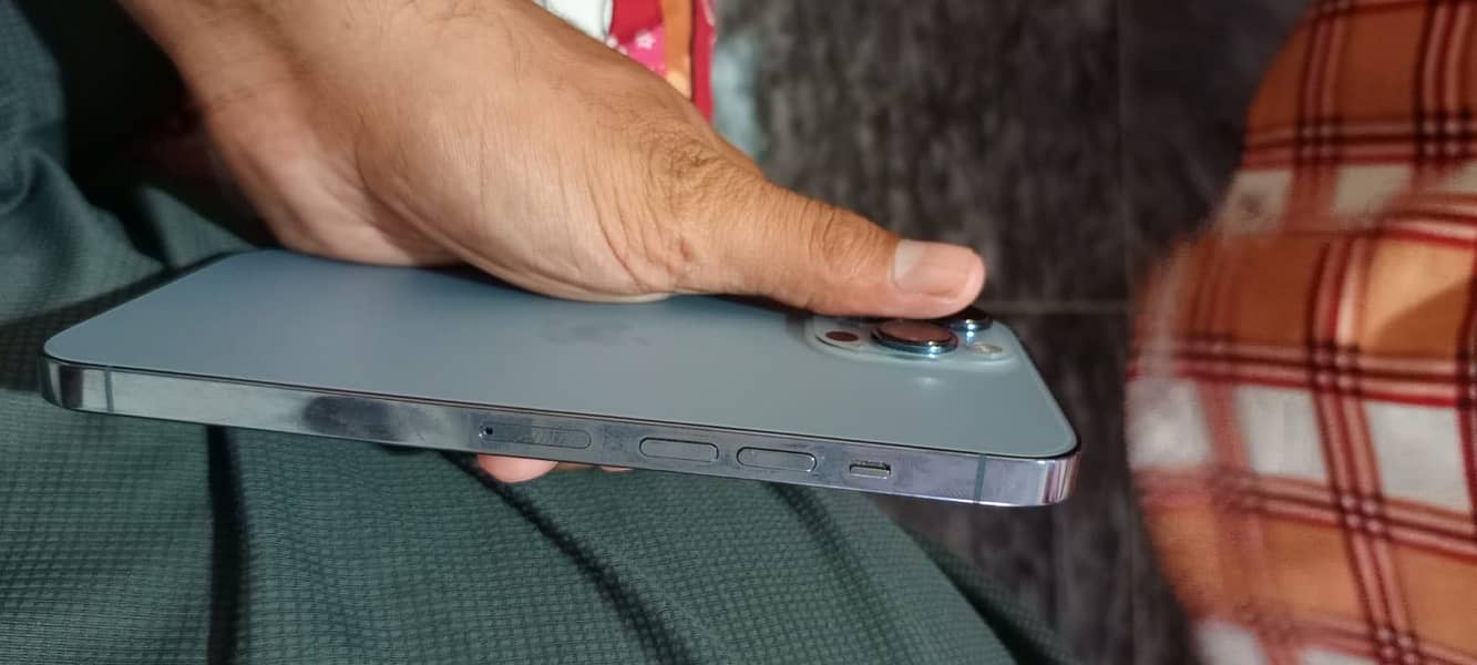 Apple iPhone 13 Pro Max 1