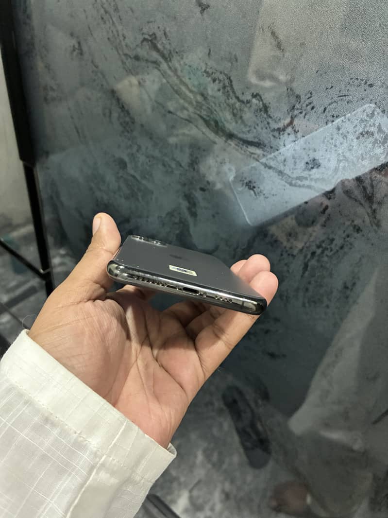 Apple iPhone 11 Pro Max 5