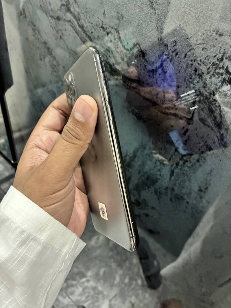 Apple iPhone 11 Pro Max 6
