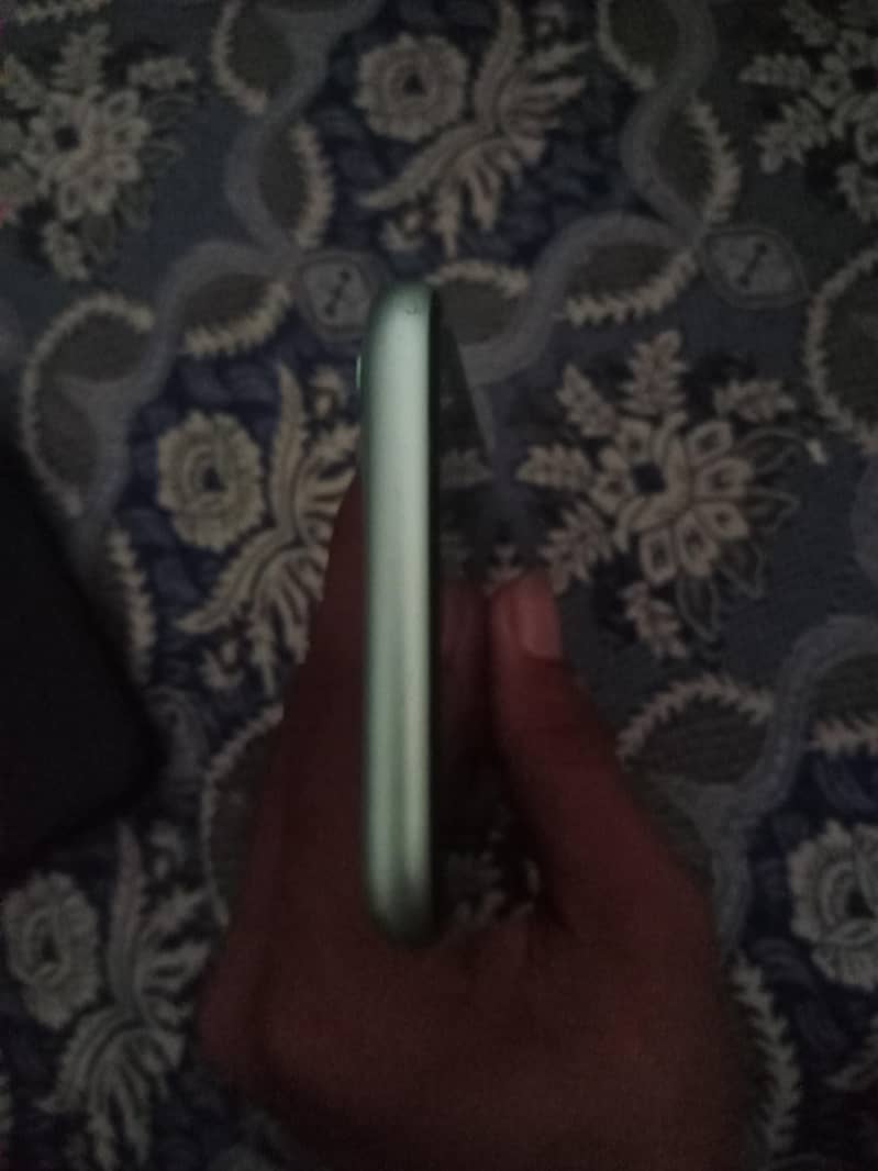 Apple iPhone 11 3
