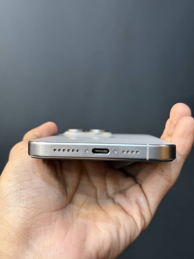 Apple iPhone 15 Pro Max 1
