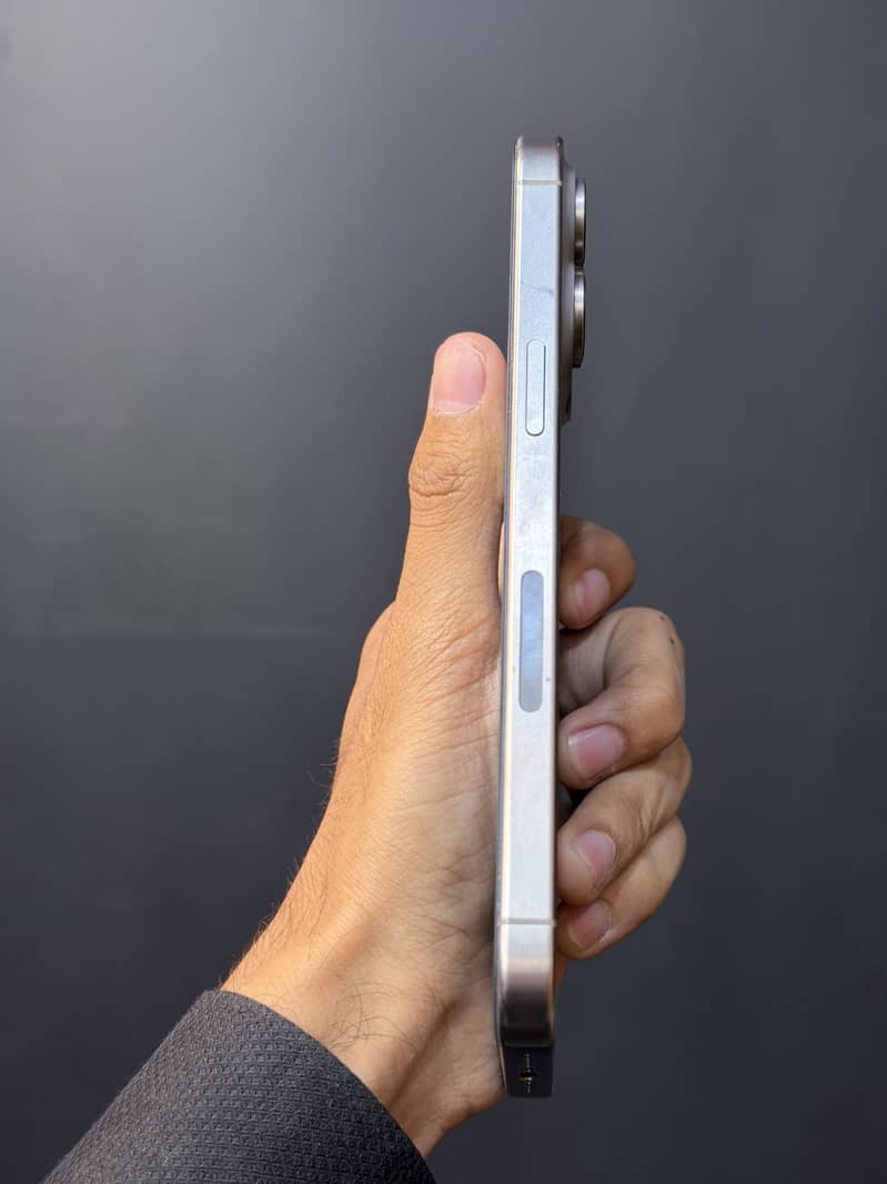 Apple iPhone 15 Pro Max 3