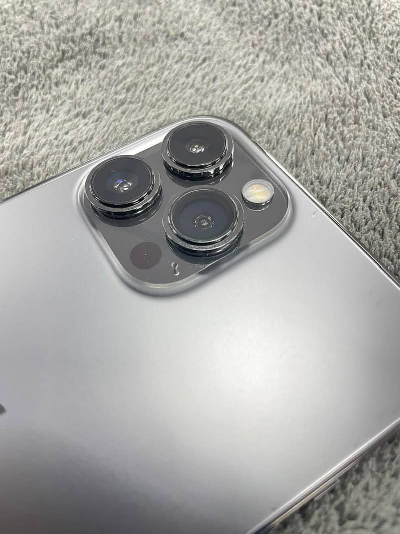 Apple iPhone 13 Pro Max 0