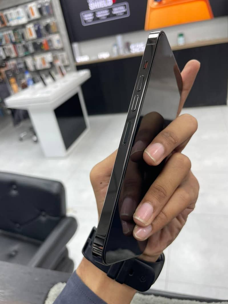 Apple iPhone 13 Pro Max 4