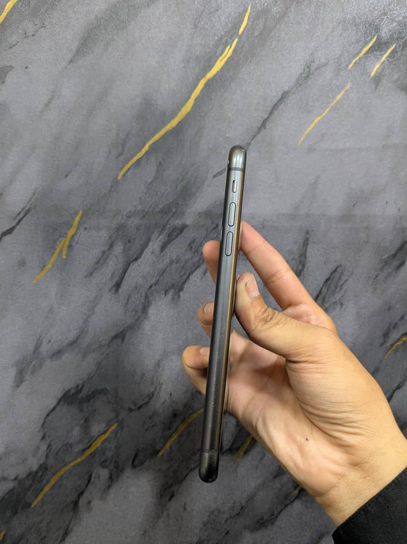 Apple iPhone 11 3
