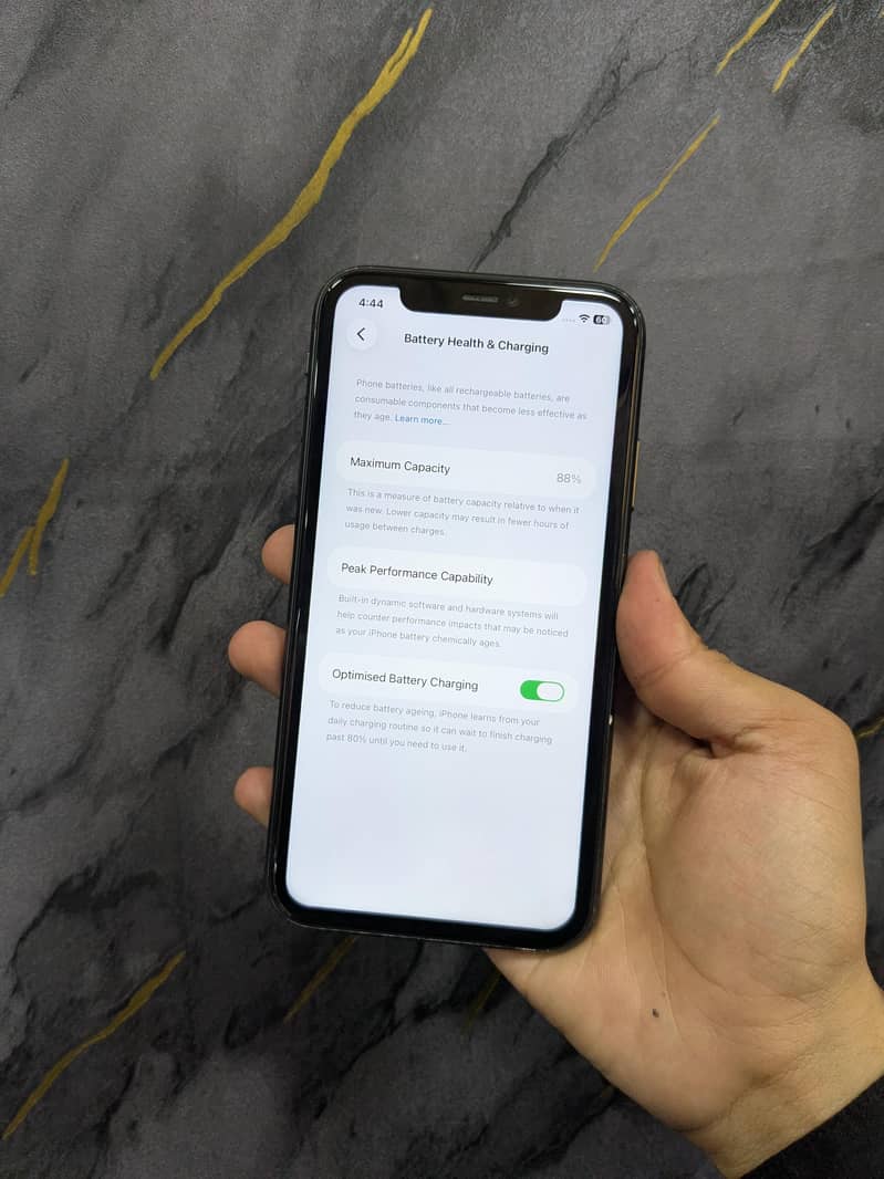 Apple iPhone 11 4