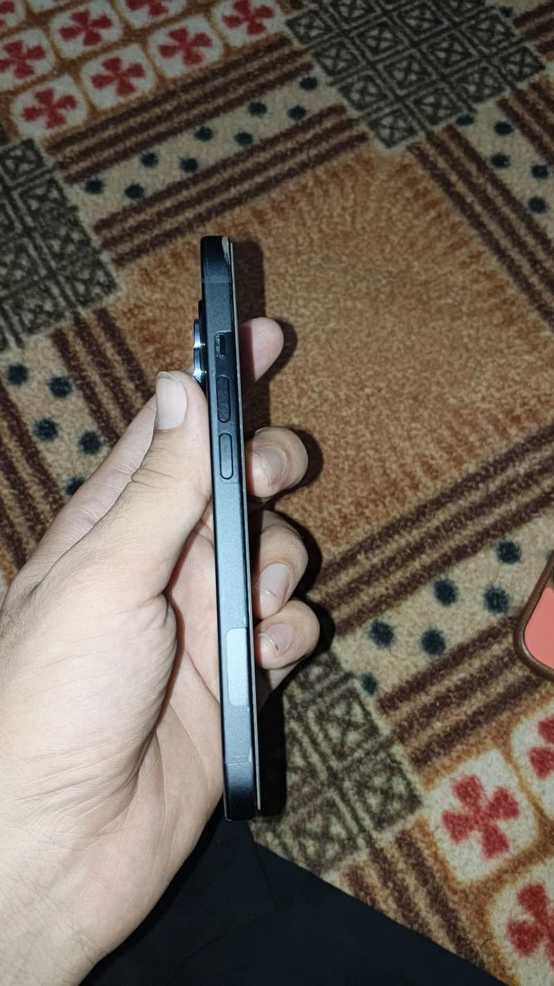 Apple iPhone 15 4