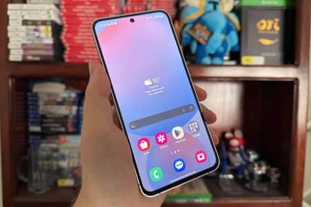 Samsung Mobile S24 fE