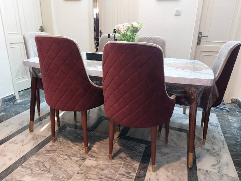 6 seats dining table 0