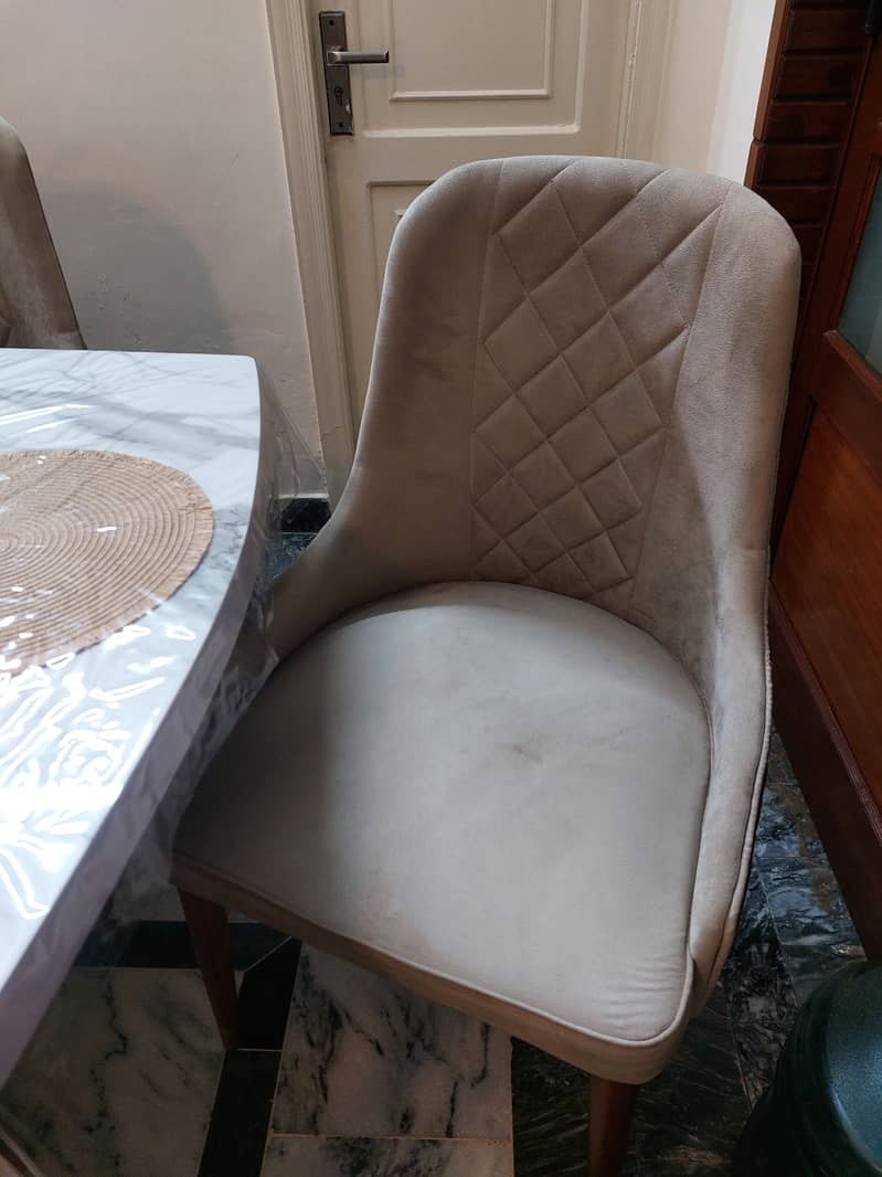 6 seats dining table 3