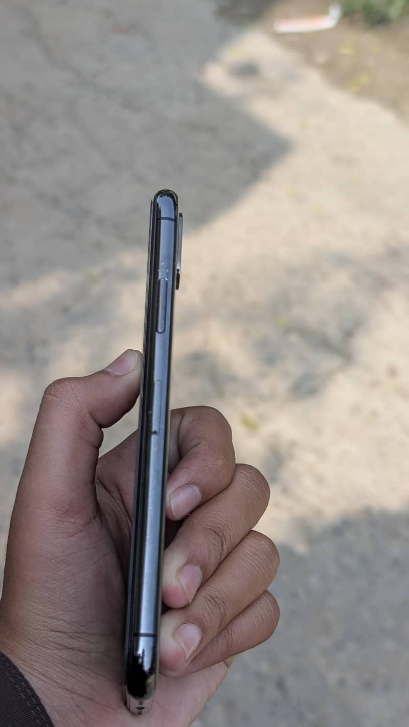 Apple iPhone X 3