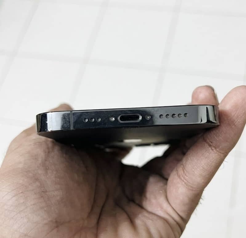 Apple iPhone 12 Pro 1