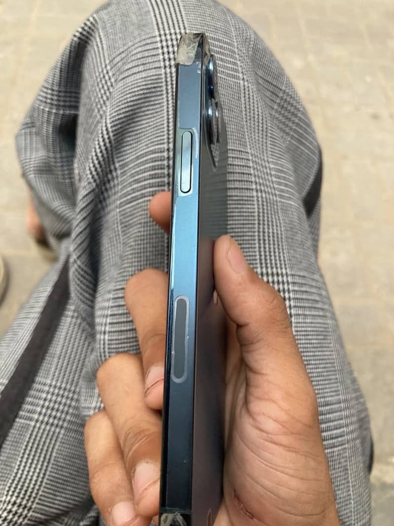 Apple iPhone 12 Pro 1