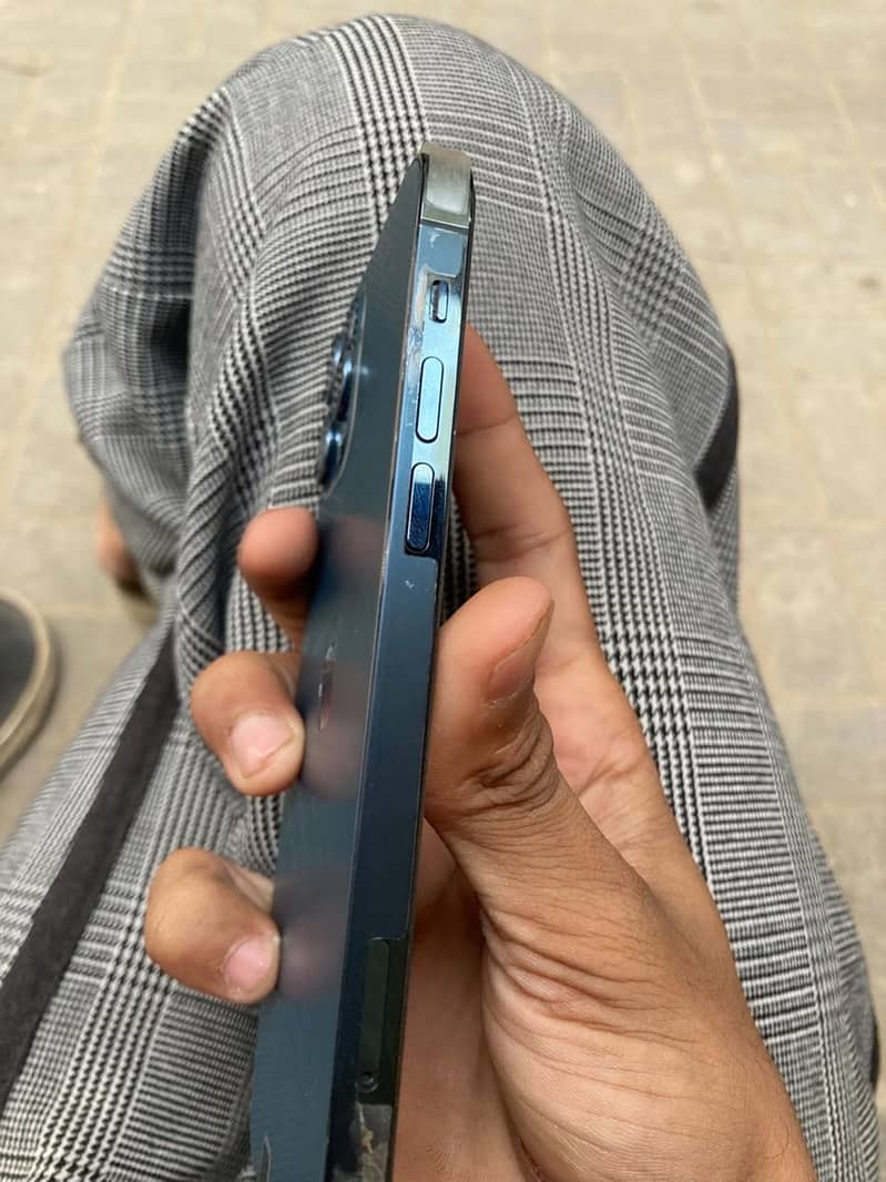 Apple iPhone 12 Pro 2