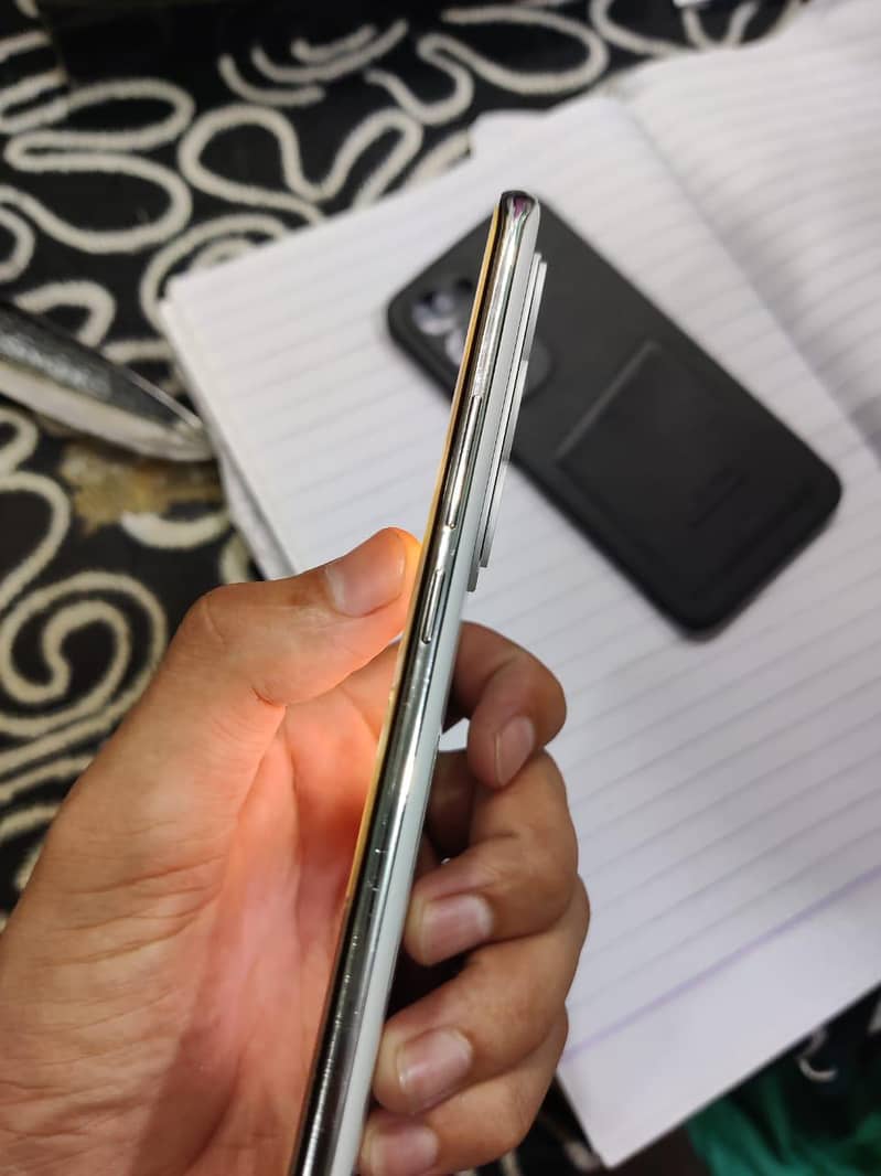 Tecno spark 40 pro plus 4
