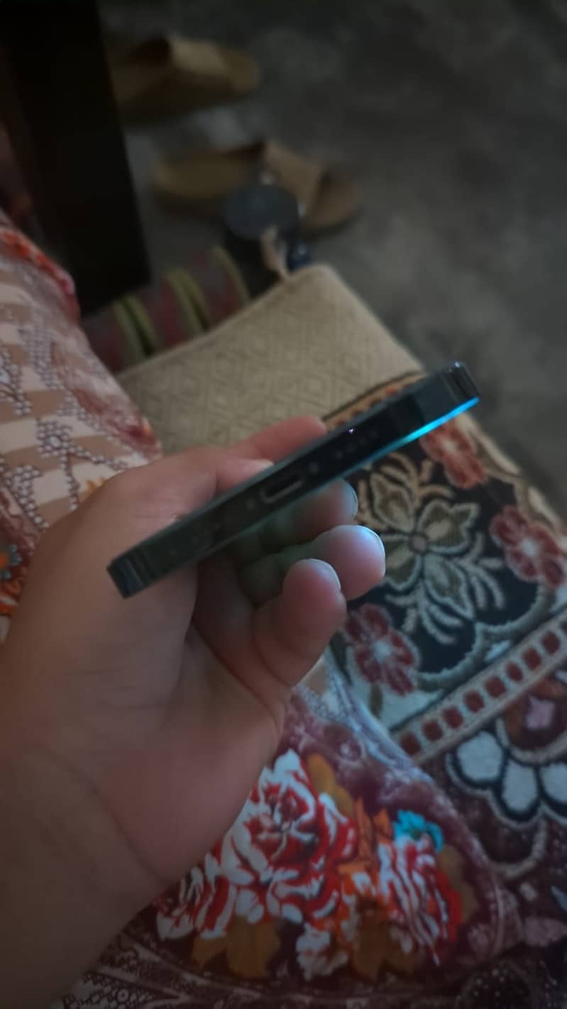 Apple iPhone 12 Pro Max 4