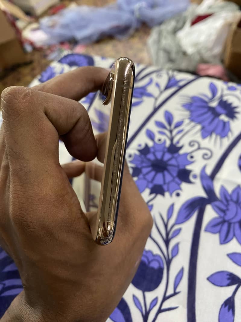 Apple iPhone XS Max 3