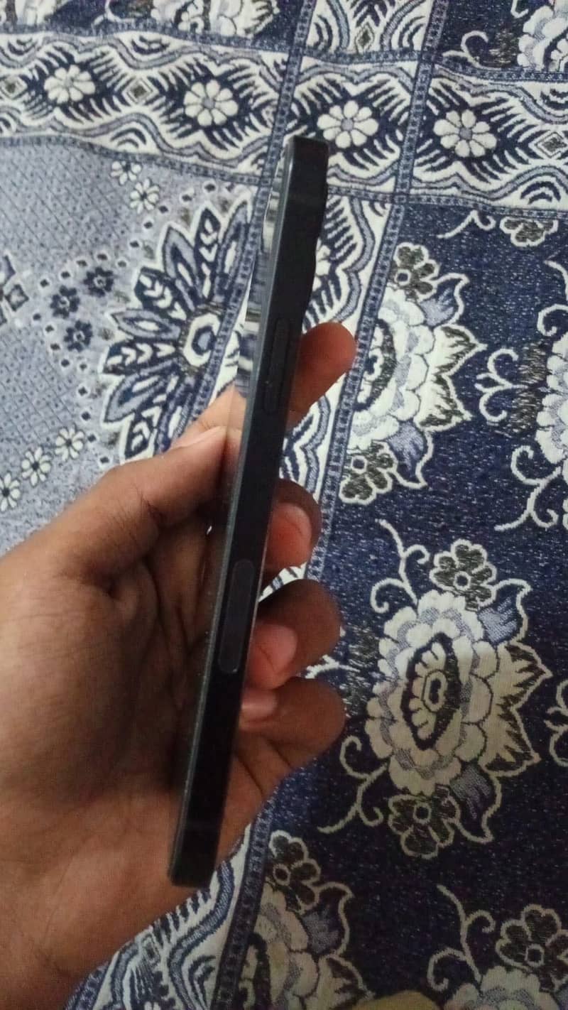 Apple iPhone 12 3