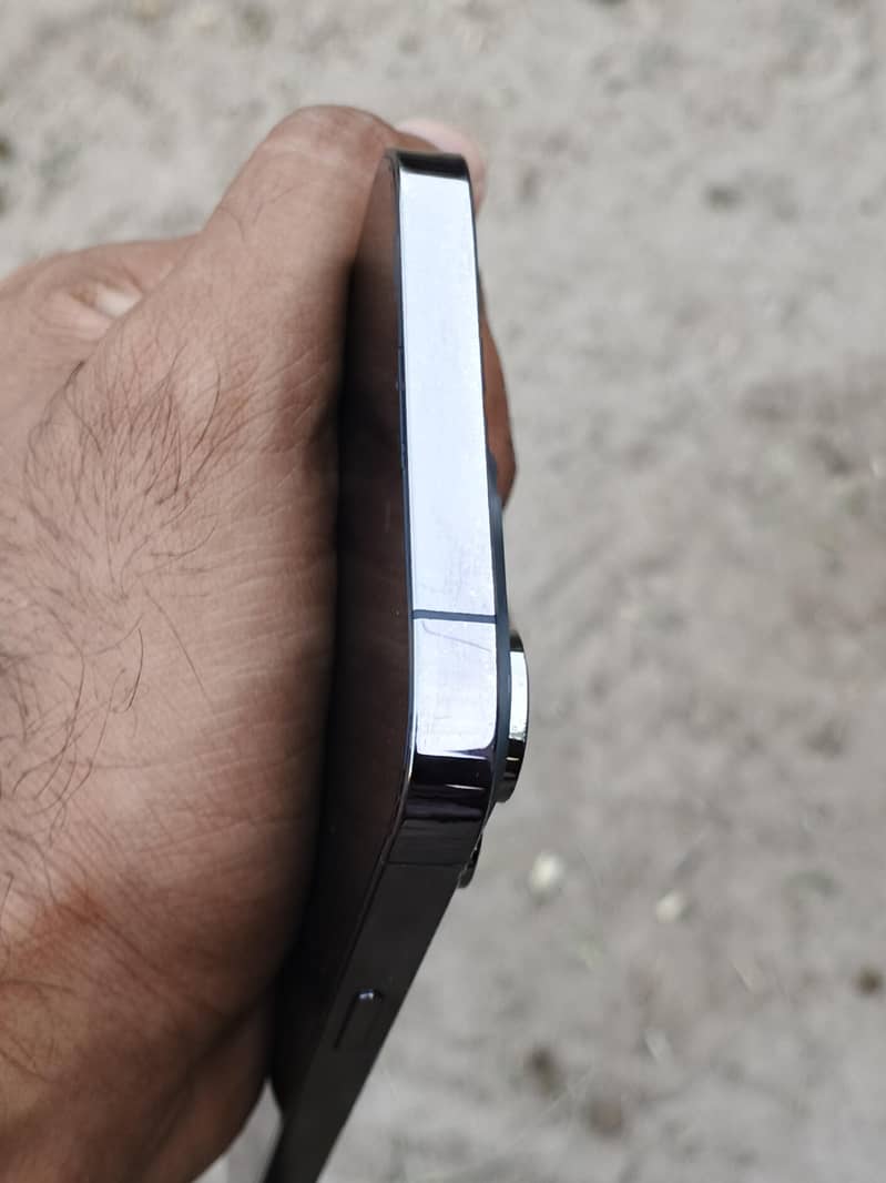 Apple iPhone 14 Pro Max 1