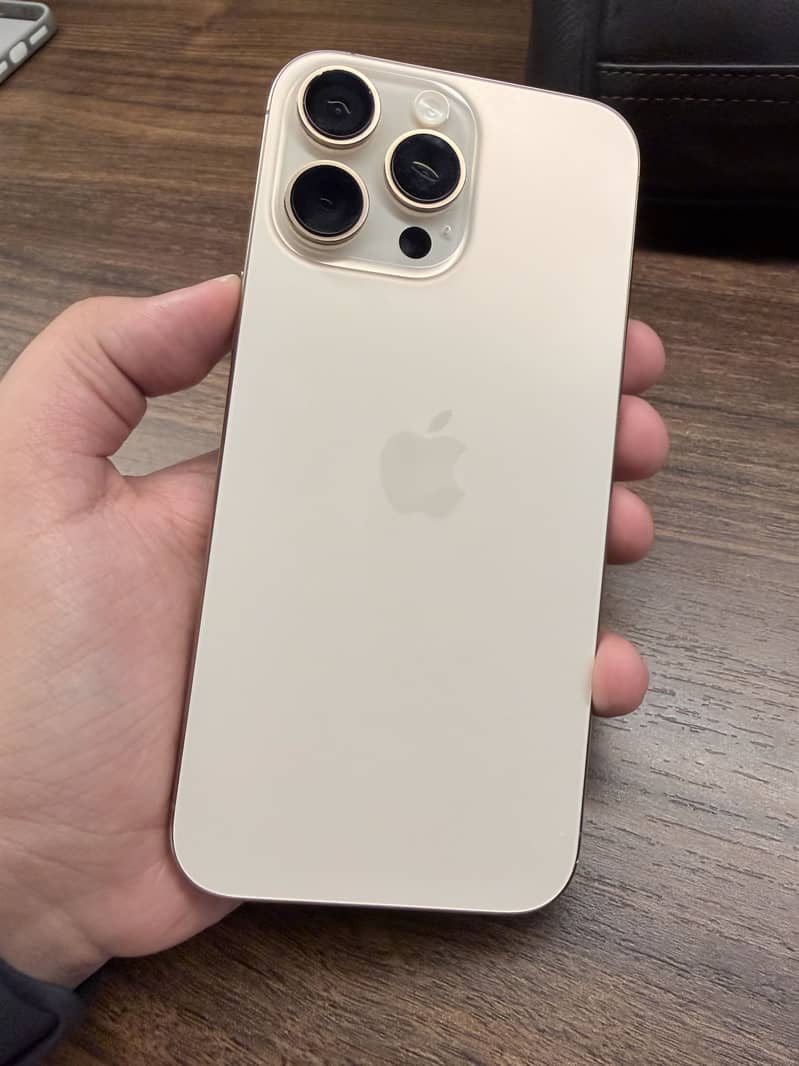 Apple iPhone 16 Pro Max 0
