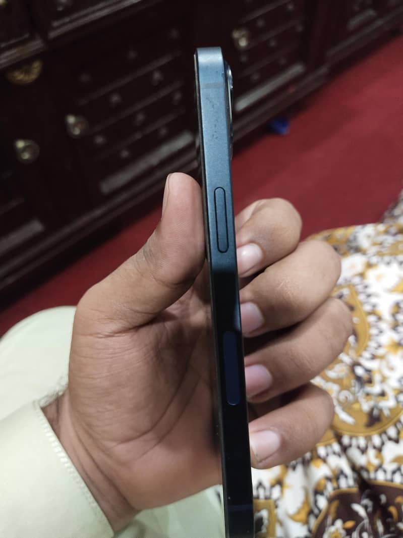 Apple iPhone 13 3