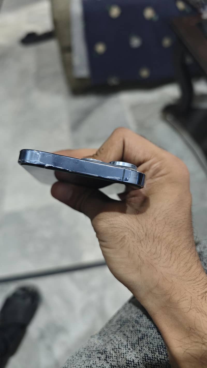 Apple iPhone 13 Pro 4
