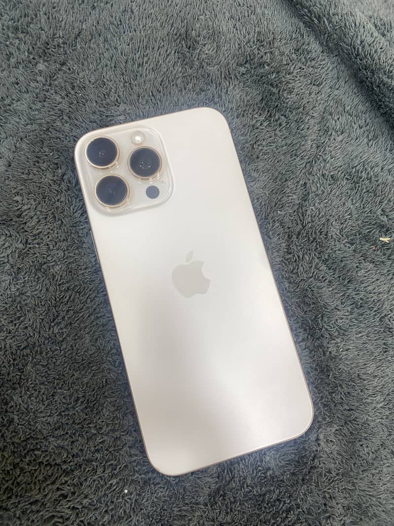 Apple iPhone 16 Pro Max 2