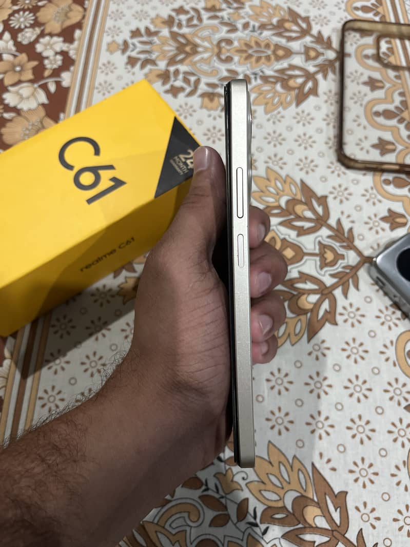 Realme C61 2