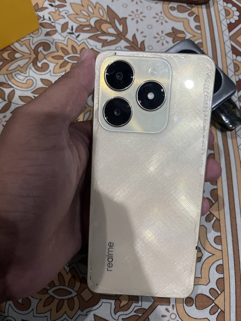 Realme C61 4
