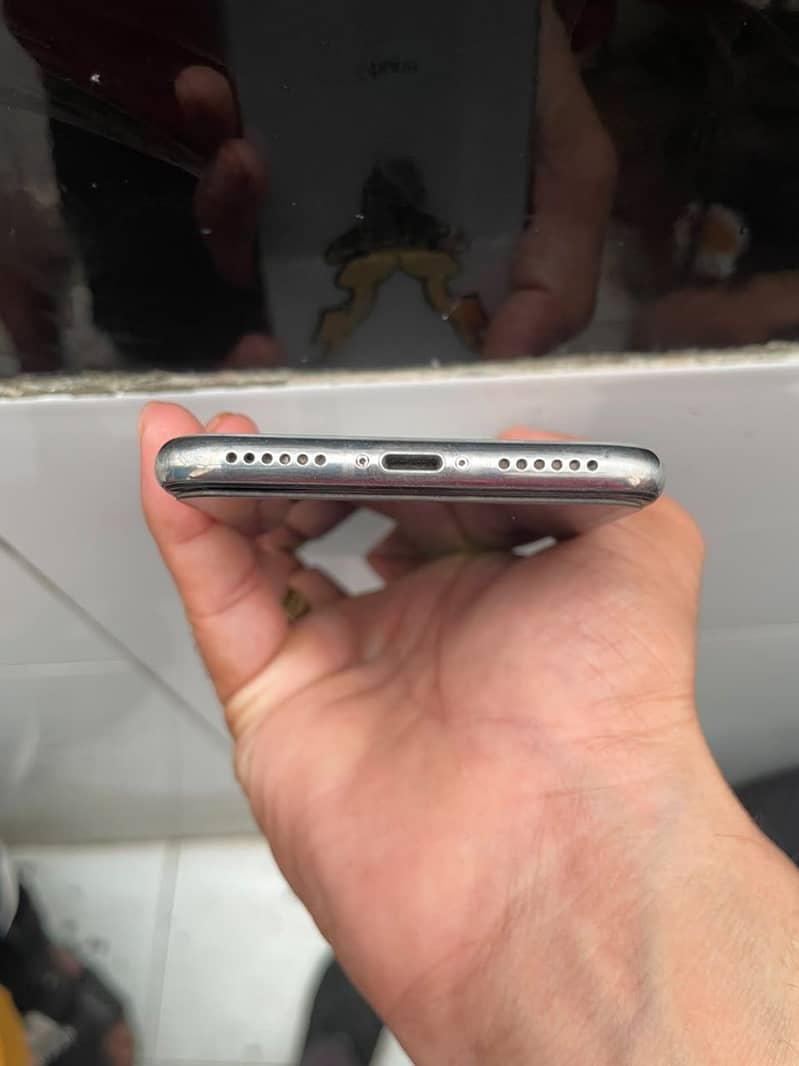 Apple iPhone X 4