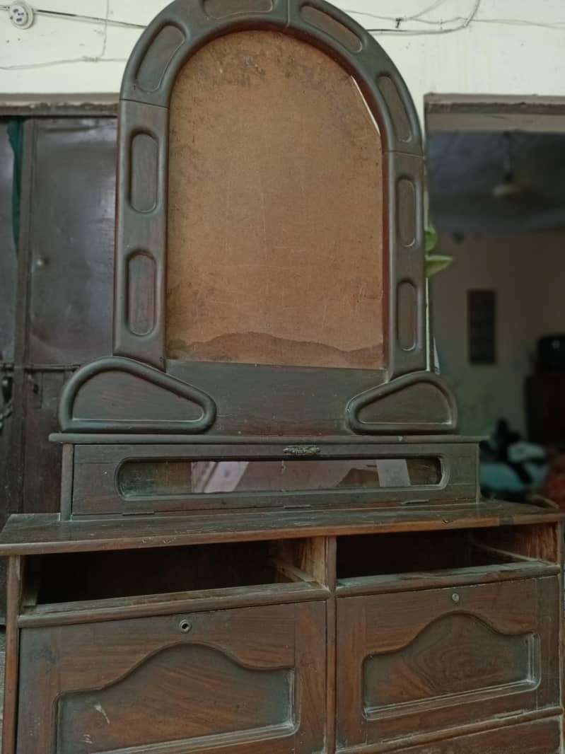 DRESSING TABLE 1