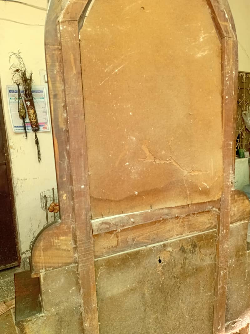 DRESSING TABLE 3