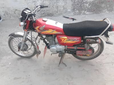 Honda CG125 Lush condition total geniun.  03454186023 is num py rabta
