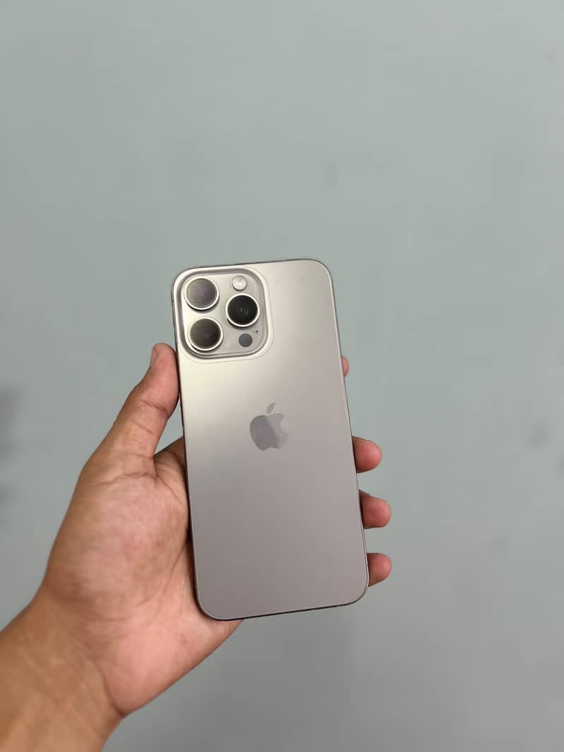 Apple iPhone 15 Pro Max 1