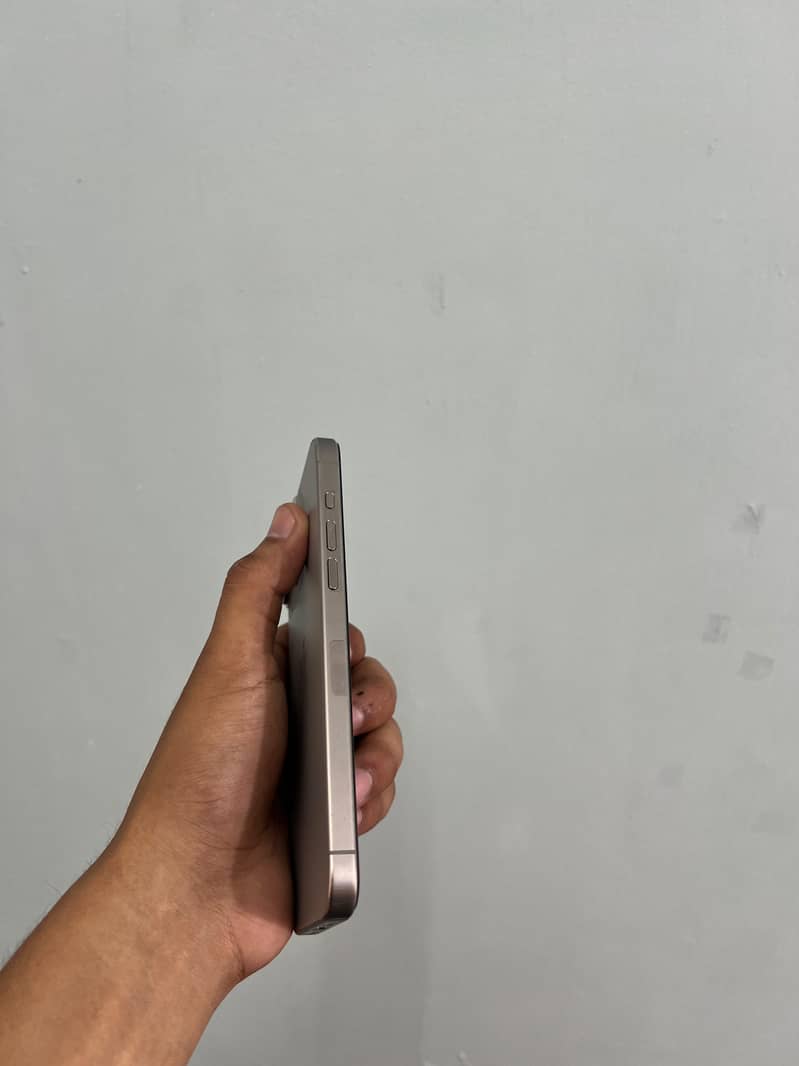 Apple iPhone 15 Pro Max 3