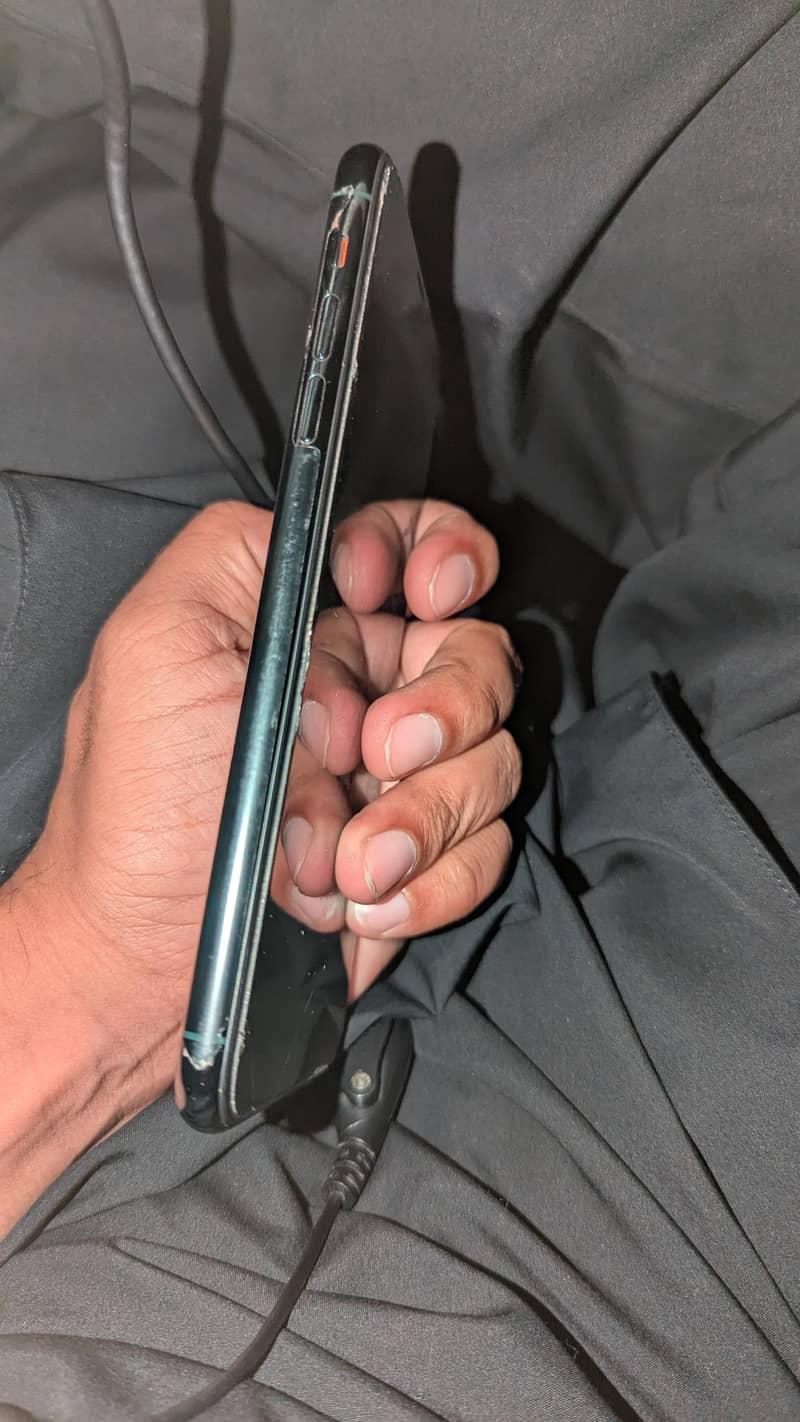 Apple iPhone 11 Pro Max 4